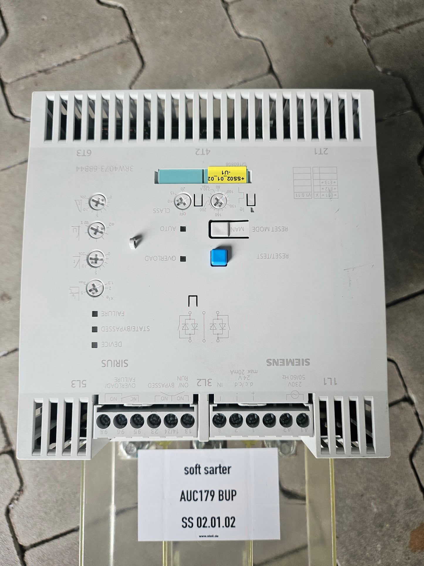 Siemens 3RW4073-6BB44 Siemens SIRIUS soft starter S12 230 A, 132 kW/400 V, 40 °C 200-460 V AC, 230 V AC Screw terminals