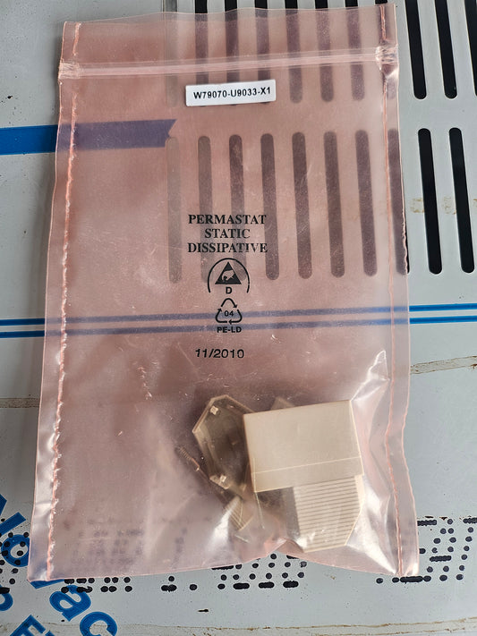 Siemens W79070-U9033-X1 Trapezoidal Plug 9-Pole Housing W79070U9033X1