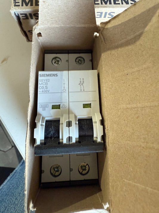 Siemens 5SY6 MCB Leitungsschutzschalter Typ C, Pol 2 500mA 400V, Abschaltvermögen 5 kA SENTRON DIN-Schienen-Montage